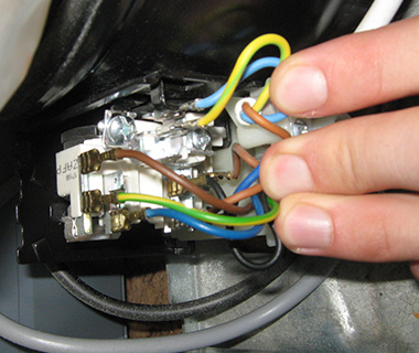 <span style="font-weight: bold;">Замена пускового реле</span>